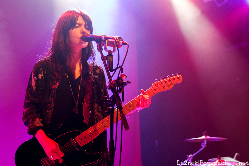 BLOOD RED SHOES - Neděle 6. 4. 2014