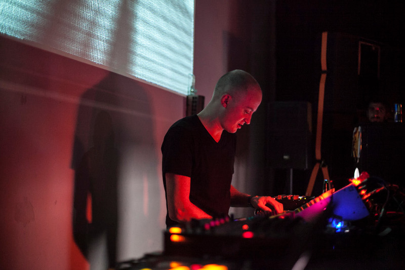 LUNCHMEAT WARM UP - KANGDING RAY - Pátek 11. 4. 2014