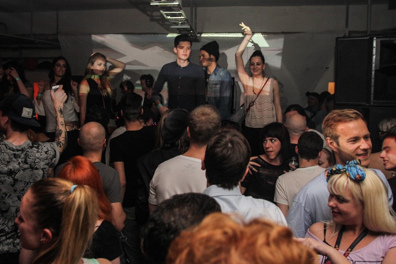 KOM!KS - Středa 7. 5. 2014