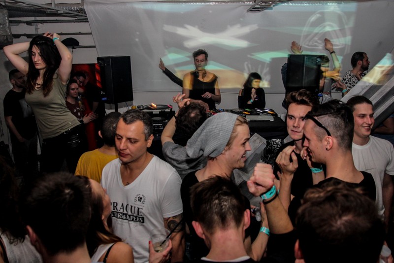 KOM!KS - Středa 7. 5. 2014