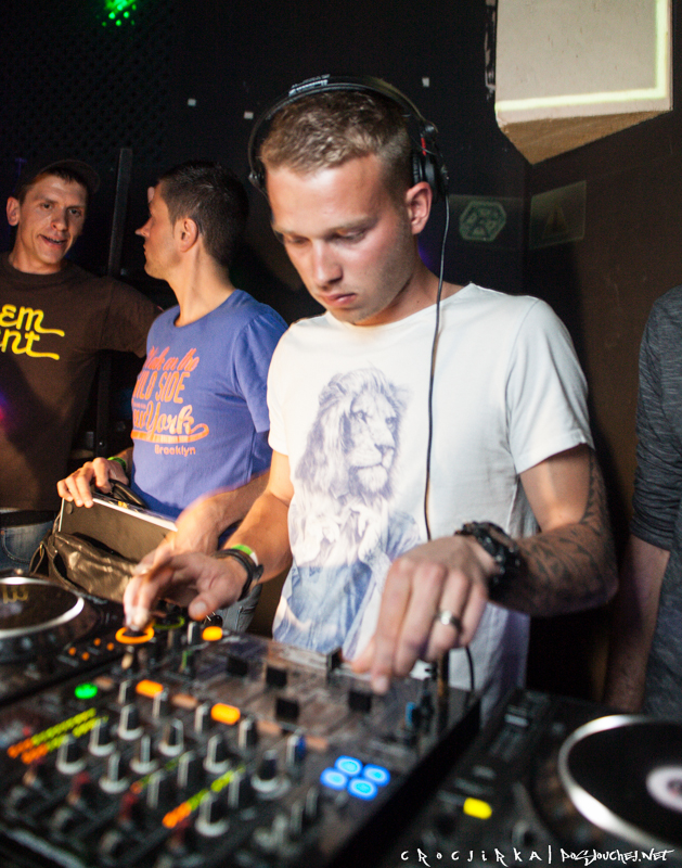 MANIACS - GREG NOTILL - Pátek 9. 5. 2014