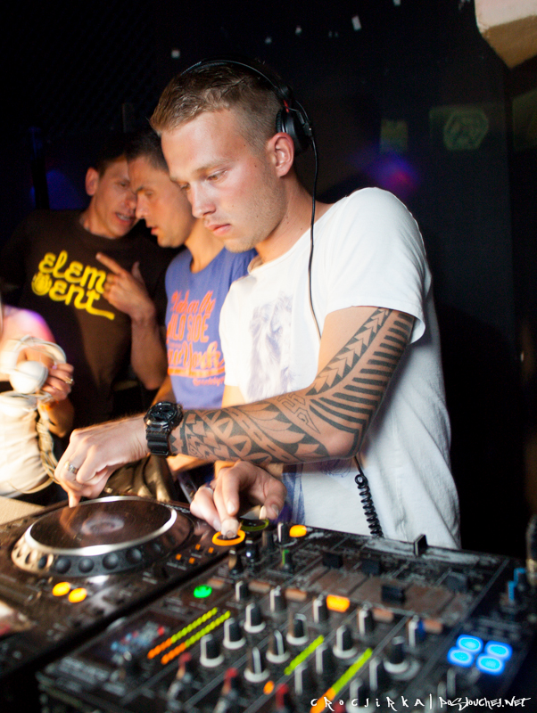 MANIACS - GREG NOTILL - Pátek 9. 5. 2014