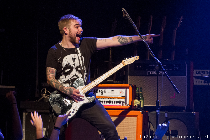 TAKING BACK SUNDAY - Středa 3. 12. 2014