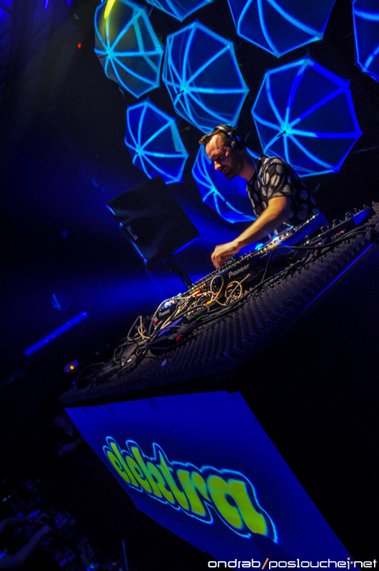 ELEKTRA: JOHN DIGWEED - Pátek 24. 4. 2015