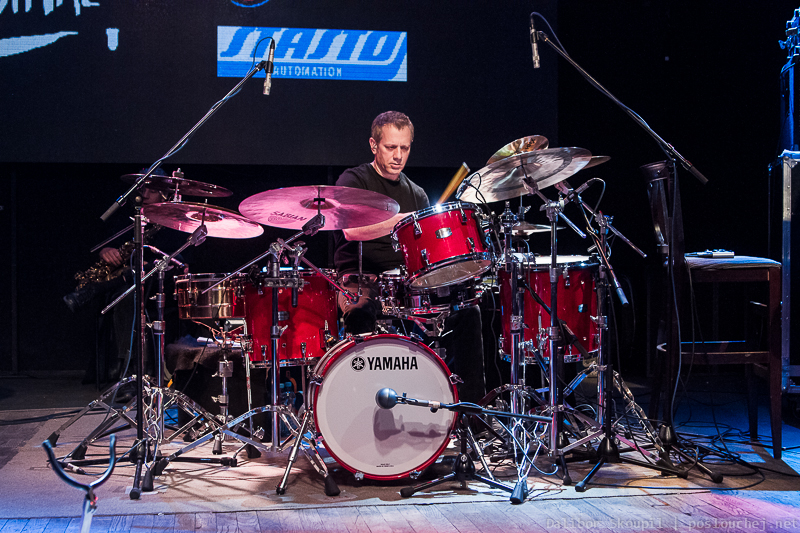 THE DAVE WECKL ACOUSTIC BAND - Čtvrtek 7. 5. 2015