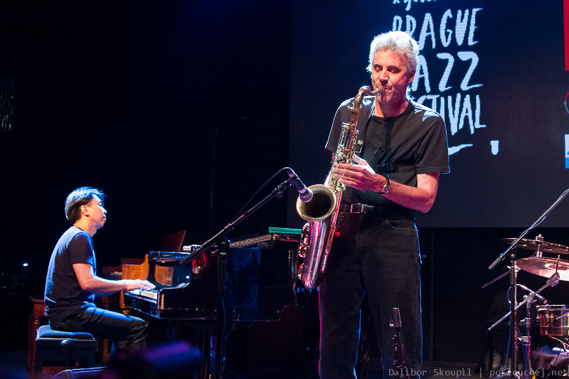 THE DAVE WECKL ACOUSTIC BAND - Čtvrtek 7. 5. 2015