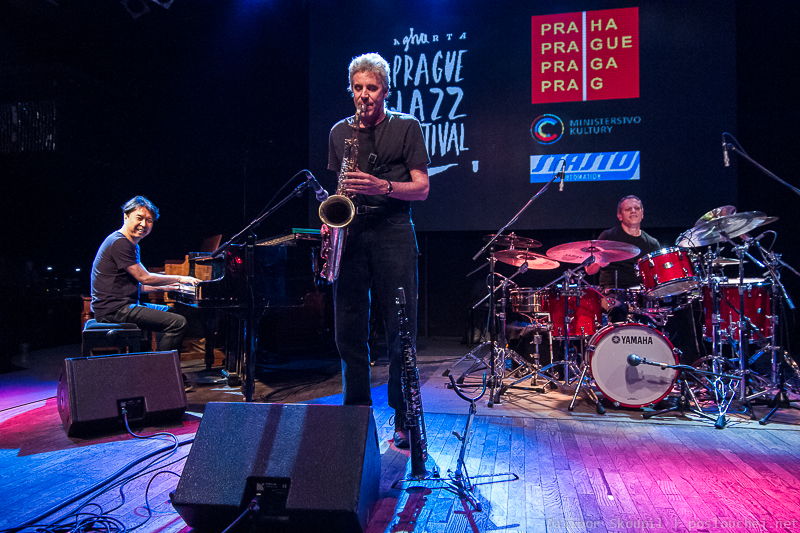 THE DAVE WECKL ACOUSTIC BAND - Čtvrtek 7. 5. 2015