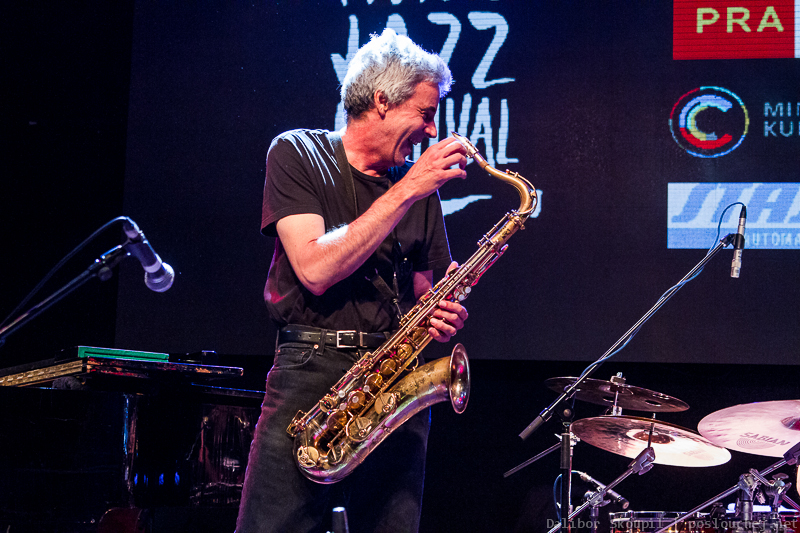THE DAVE WECKL ACOUSTIC BAND - Čtvrtek 7. 5. 2015