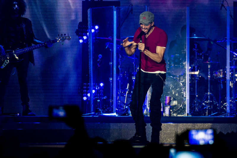 ENRIQUE IGLESIAS - Neděle 18. 12. 2016