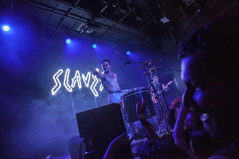 BE26: SLAVES - Středa 24. 10. 2018