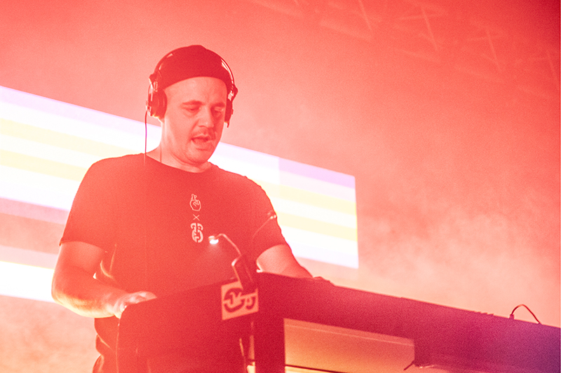 MODESELEKTOR - Středa 27. 2. 2019