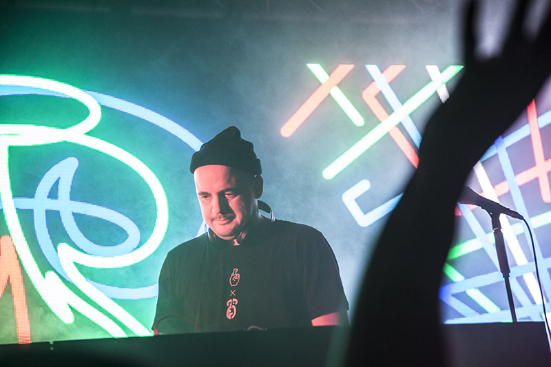 MODESELEKTOR - Středa 27. 2. 2019