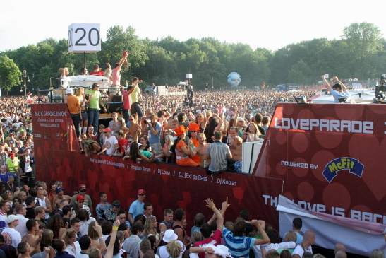 Love Parade - 15.7.06 - 2. ?ást