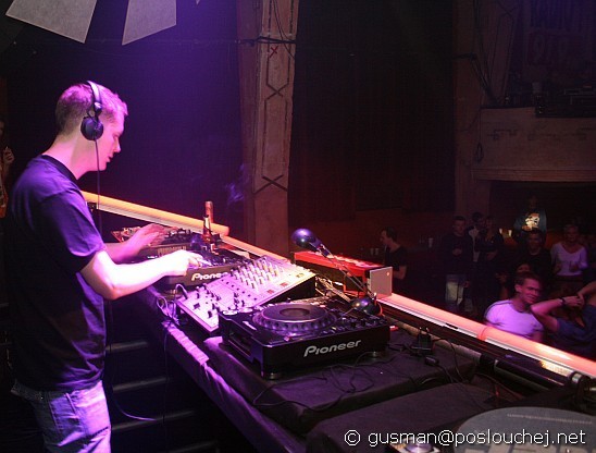 Human Traffix - roxy - 1.12. 06