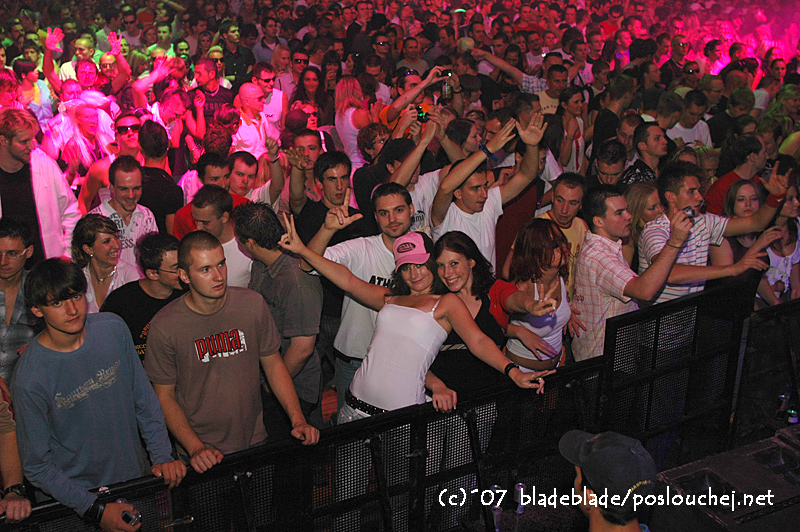 IN BETWEEN ALBUM TOUR - Pátek 14. 9. 2007