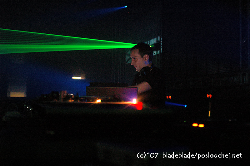 IN BETWEEN ALBUM TOUR - Pátek 14. 9. 2007
