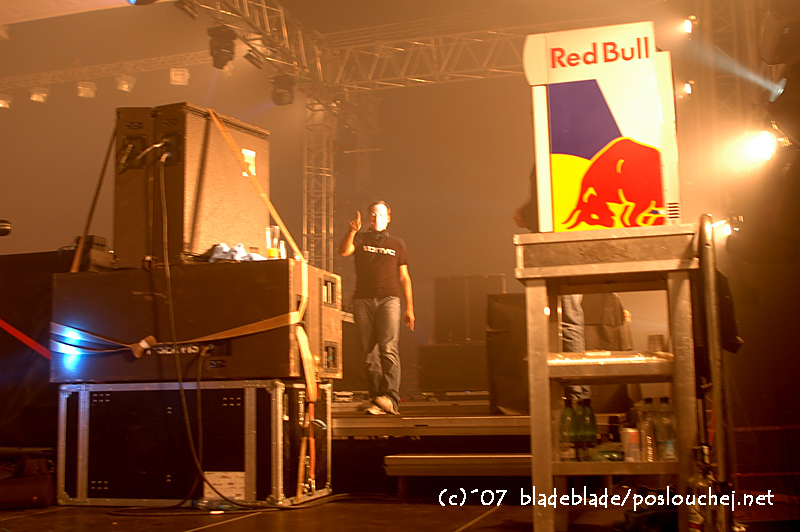 IN BETWEEN ALBUM TOUR - Pátek 14. 9. 2007
