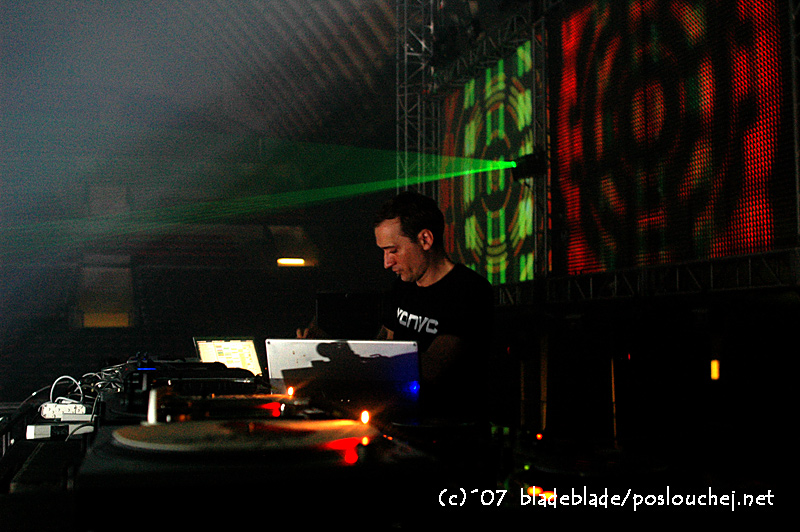IN BETWEEN ALBUM TOUR - Pátek 14. 9. 2007