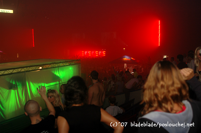 IN BETWEEN ALBUM TOUR - Pátek 14. 9. 2007