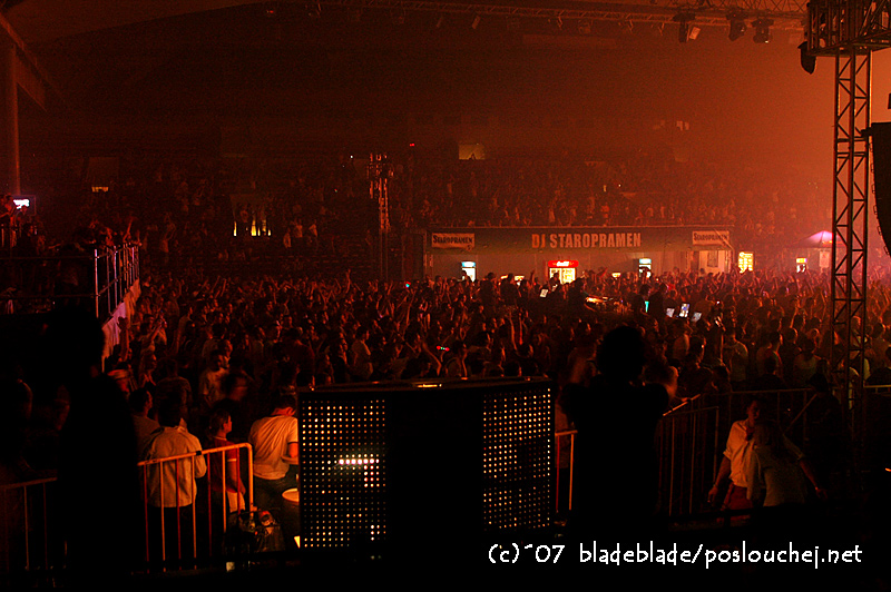IN BETWEEN ALBUM TOUR - Pátek 14. 9. 2007