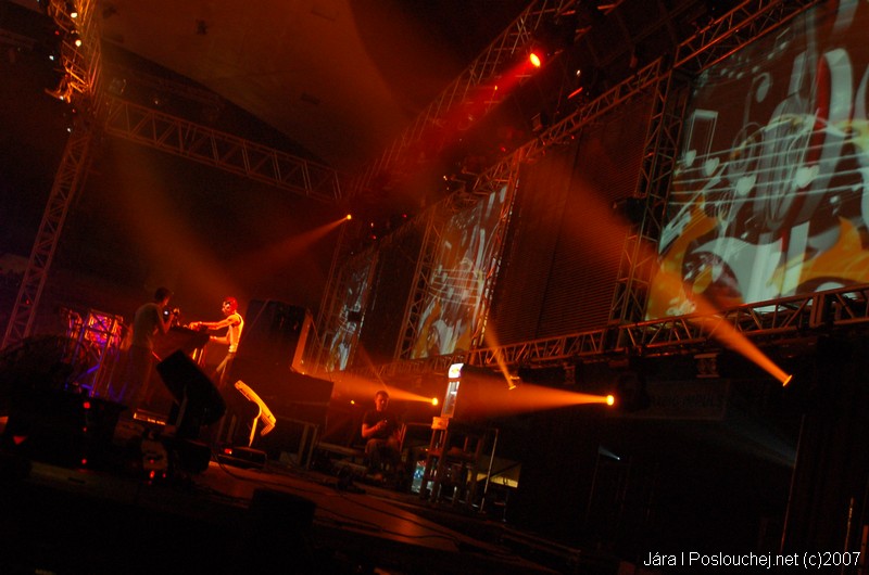 IN BETWEEN ALBUM TOUR - Pátek 14. 9. 2007