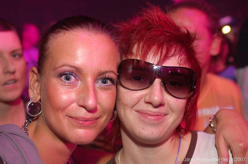 IN BETWEEN ALBUM TOUR - Pátek 14. 9. 2007