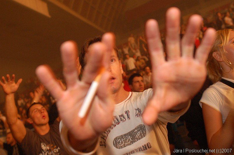 IN BETWEEN ALBUM TOUR - Pátek 14. 9. 2007