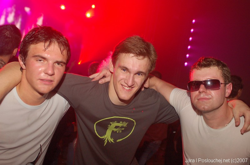 IN BETWEEN ALBUM TOUR - Pátek 14. 9. 2007