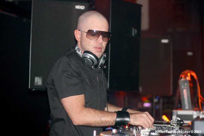 APOKALYPSA LET´S GO TECHNO - Pátek 23. 11. 2007