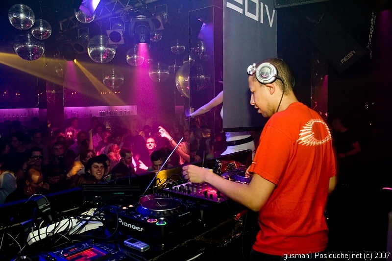 VIBE presents CHRIS IBOTT - Sobota 8. 12. 2007