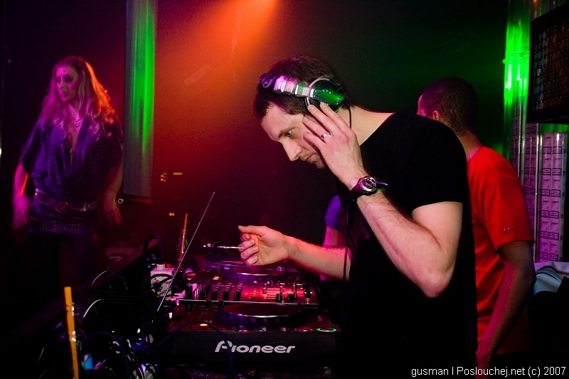 VIBE presents CHRIS IBOTT - Sobota 8. 12. 2007