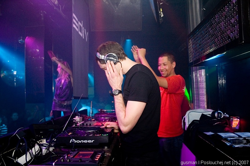 VIBE presents CHRIS IBOTT - Sobota 8. 12. 2007
