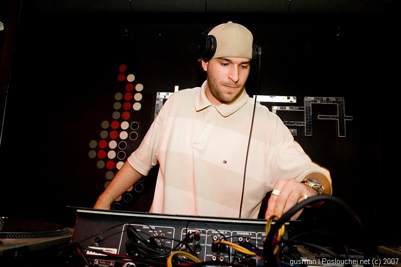 VIBE presents CHRIS IBOTT - Sobota 8. 12. 2007