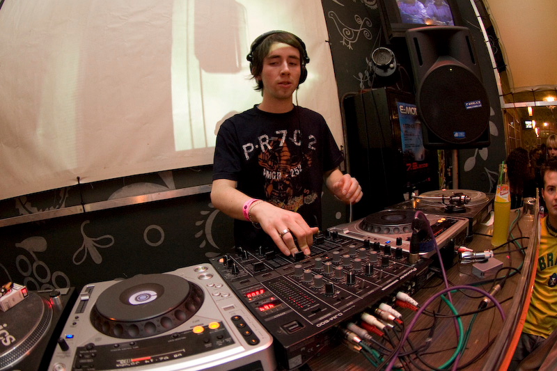 E-MOTION - Pátek 7. 3. 2008