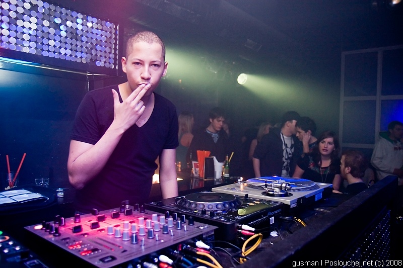 VIBE PRESENTS THE UNDERGROUND - Pátek 7. 3. 2008