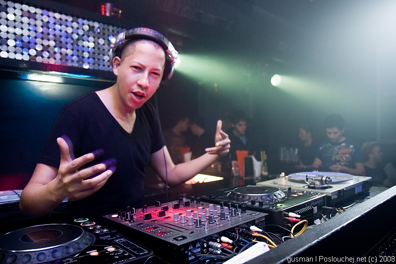 VIBE PRESENTS THE UNDERGROUND - Pátek 7. 3. 2008