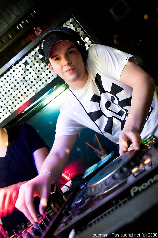 VIBE PRESENTS THE UNDERGROUND - Pátek 7. 3. 2008