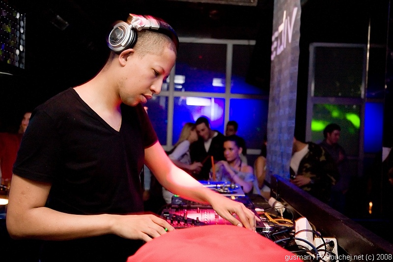 VIBE PRESENTS THE UNDERGROUND - Pátek 7. 3. 2008