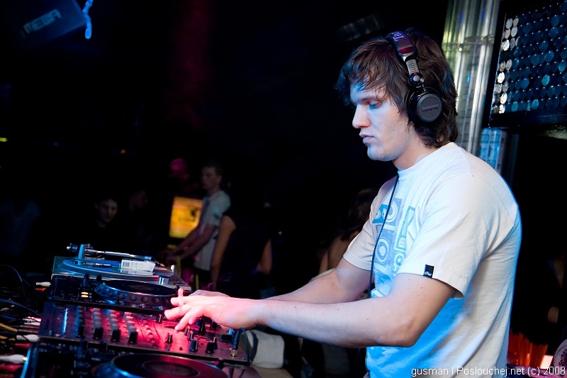VIBE PRESENTS THE UNDERGROUND - Pátek 7. 3. 2008