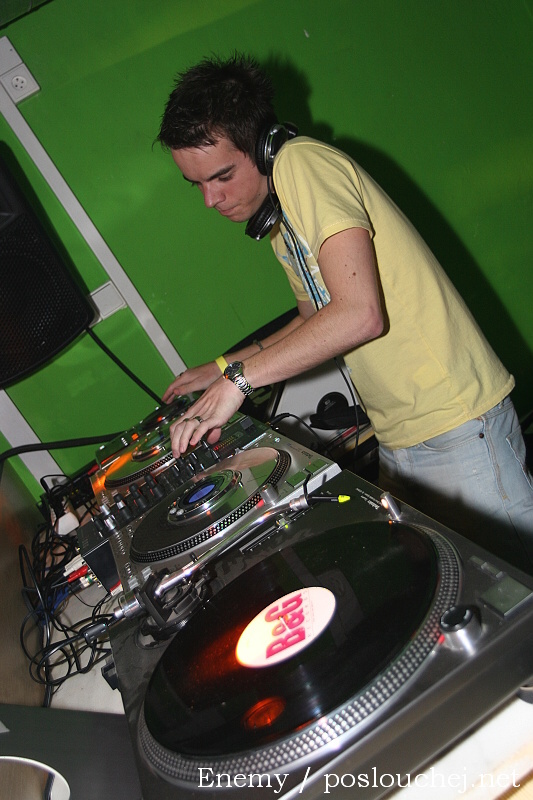 HOUSEWARS - Pátek 21. 3. 2008