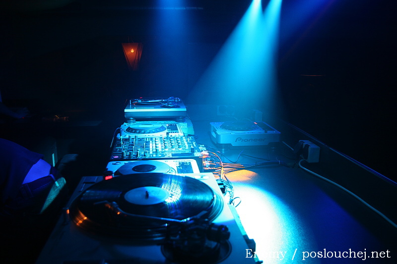 HOUSEWARS - Pátek 21. 3. 2008