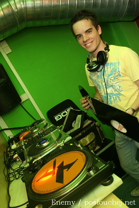 HOUSEWARS - Pátek 21. 3. 2008