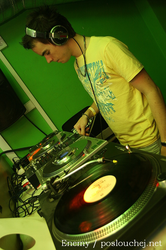 HOUSEWARS - Pátek 21. 3. 2008