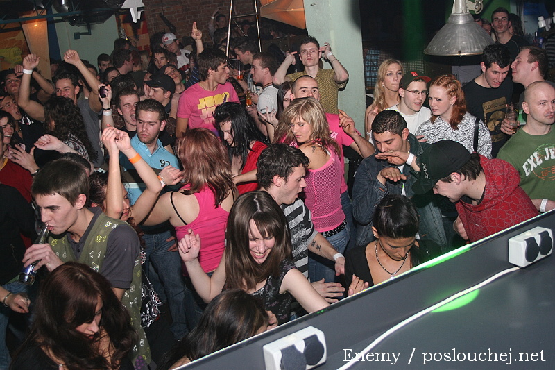 HOUSEWARS - Pátek 21. 3. 2008