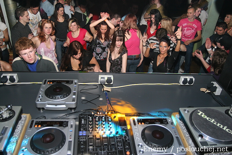 HOUSEWARS - Pátek 21. 3. 2008