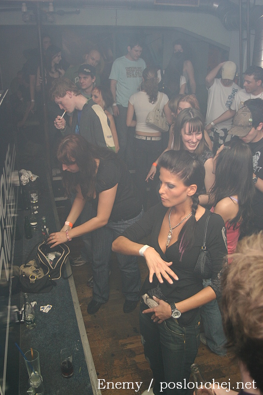 HOUSEWARS - Pátek 21. 3. 2008
