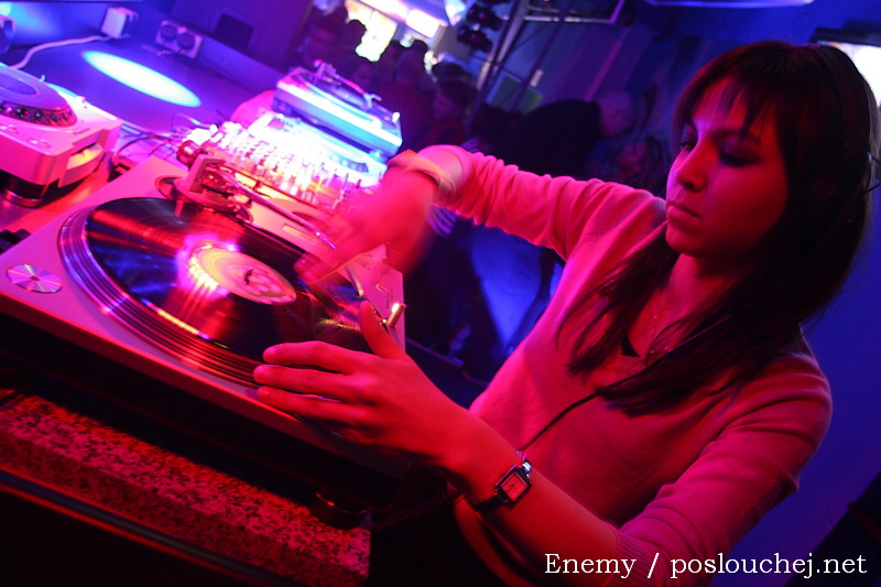 HOUSEWARS - Pátek 21. 3. 2008