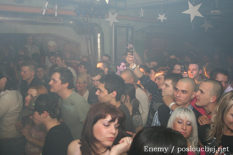 HOUSEWARS - Pátek 21. 3. 2008