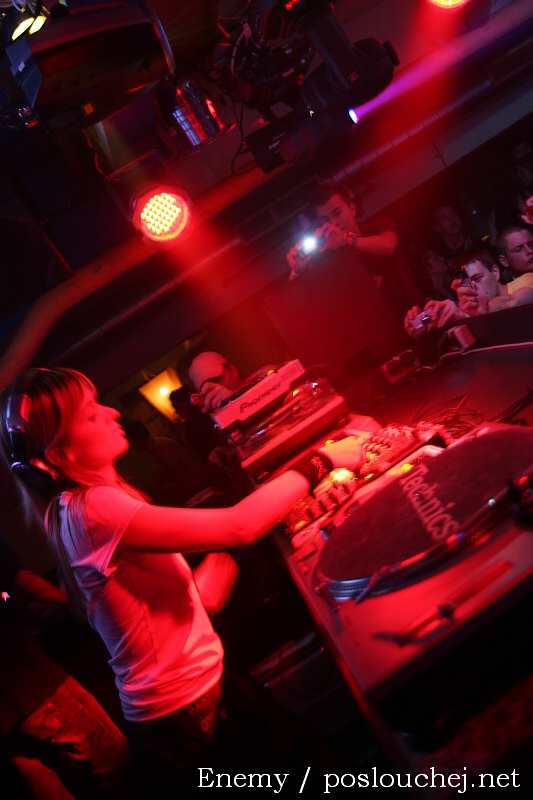 HOUSEWARS - Pátek 21. 3. 2008