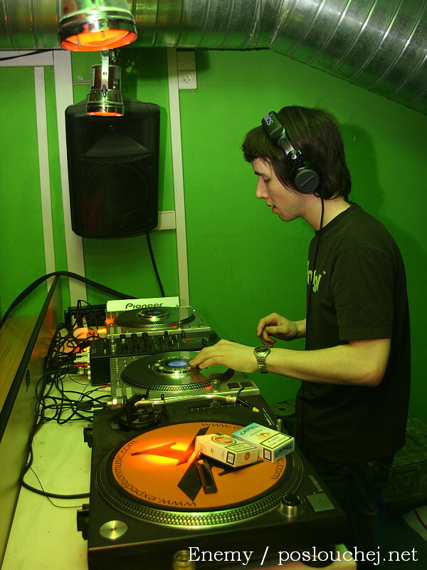 HOUSEWARS - Pátek 21. 3. 2008